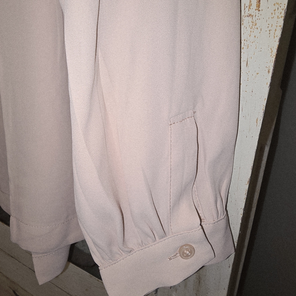 White House Black Market Blush Pink Blouse - Picture 5 of 8